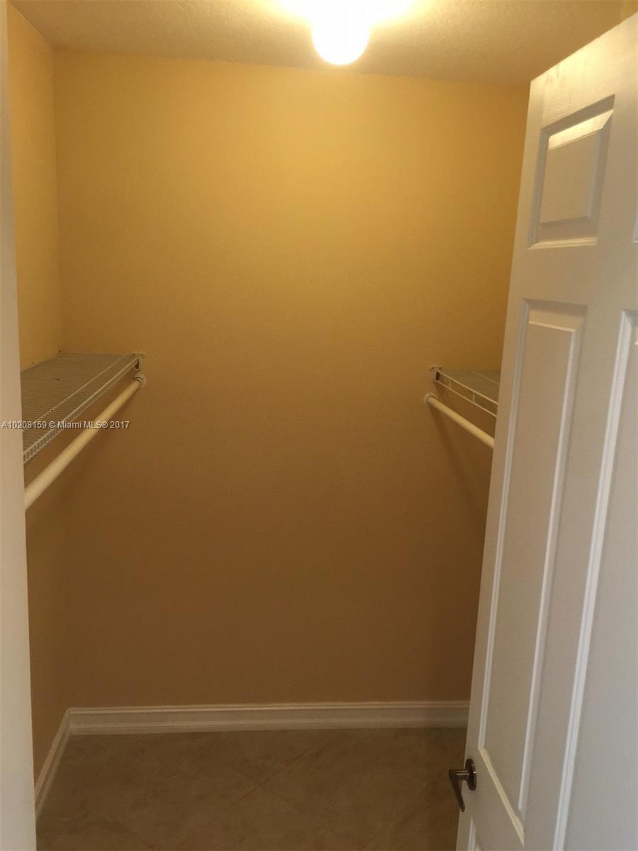 Waverly Place 2-19 D - Residential Lease