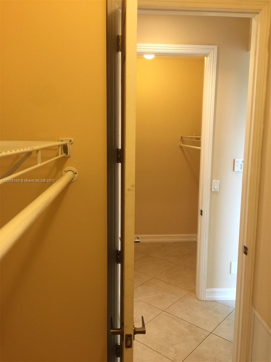 Waverly Place 2-19 D - Residential Lease