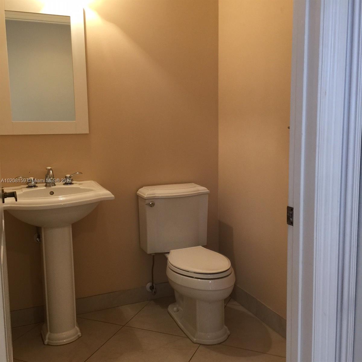 Waverly Place 2-19 D - Residential Lease