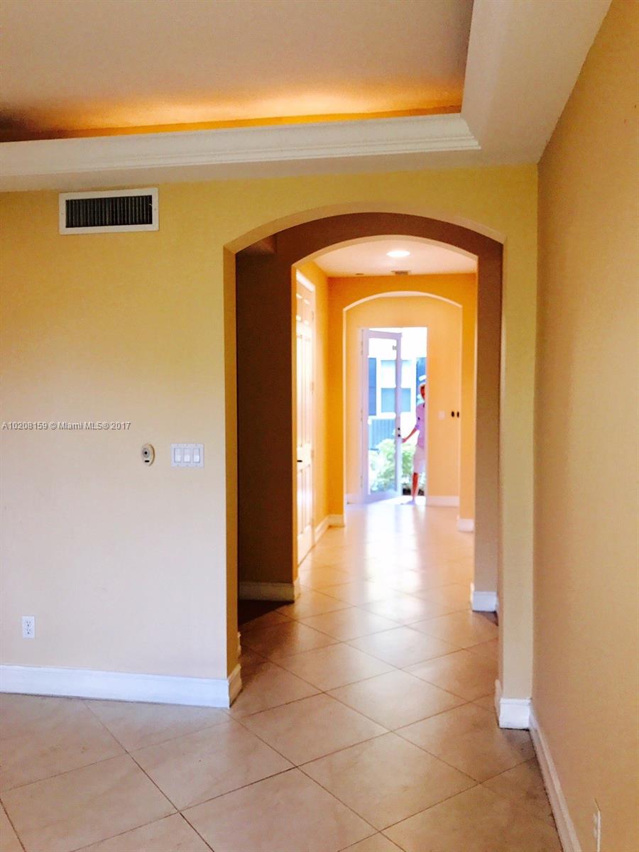 Waverly Place 2-19 D - Residential Lease