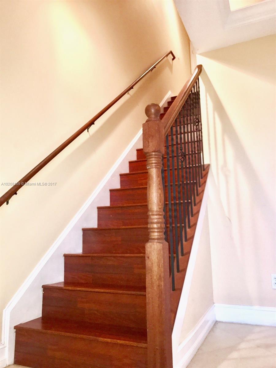 Waverly Place 2-19 D - Residential Lease