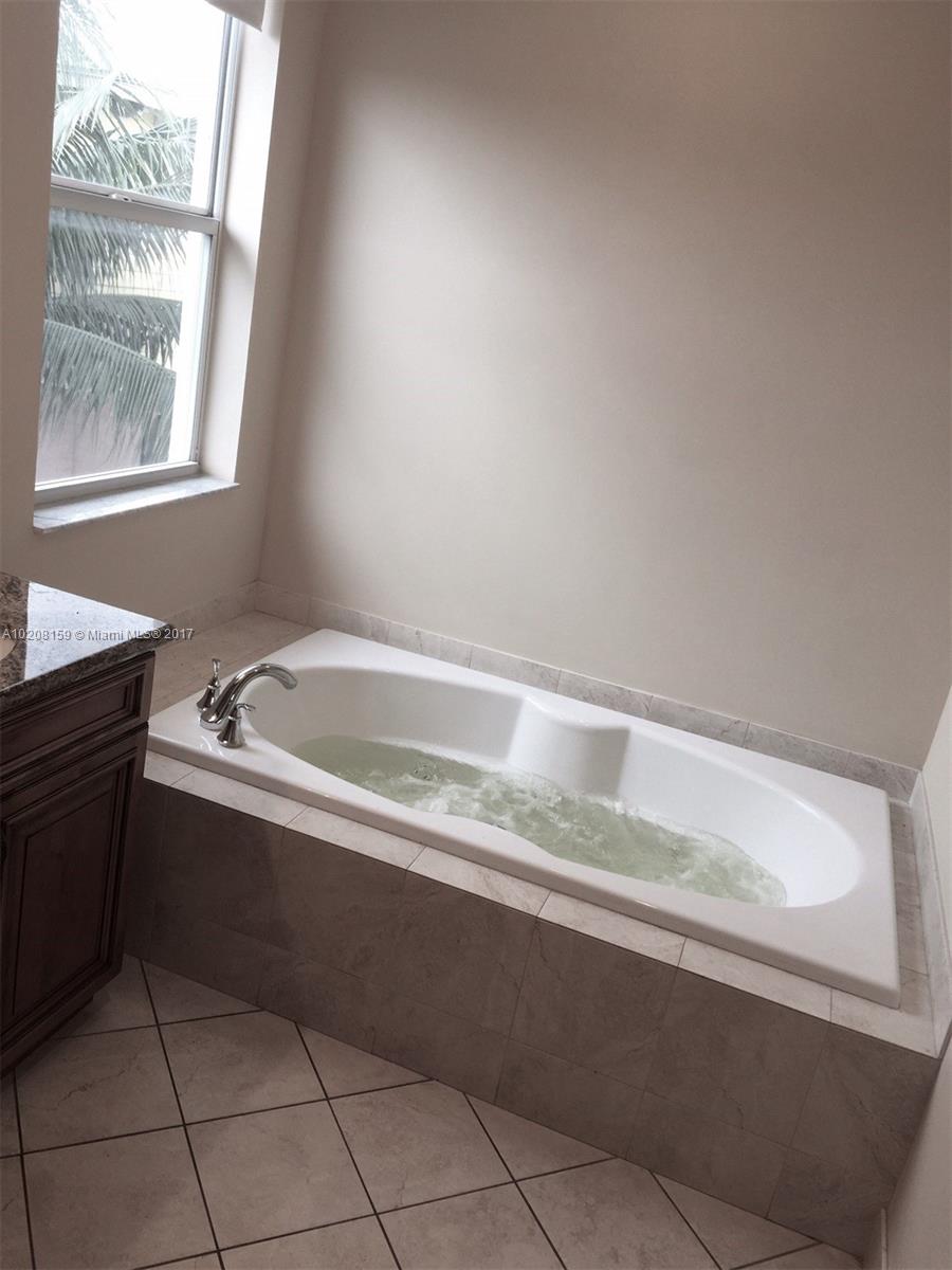 Waverly Place 2-19 D - Residential Lease