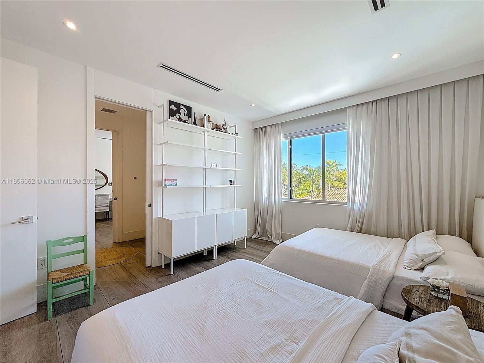 TROPICAL ISLE HOMES SUB - Residential