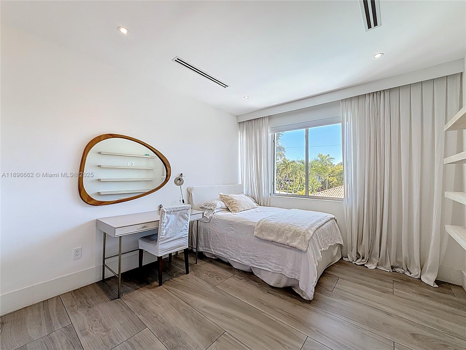 TROPICAL ISLE HOMES SUB - Residential