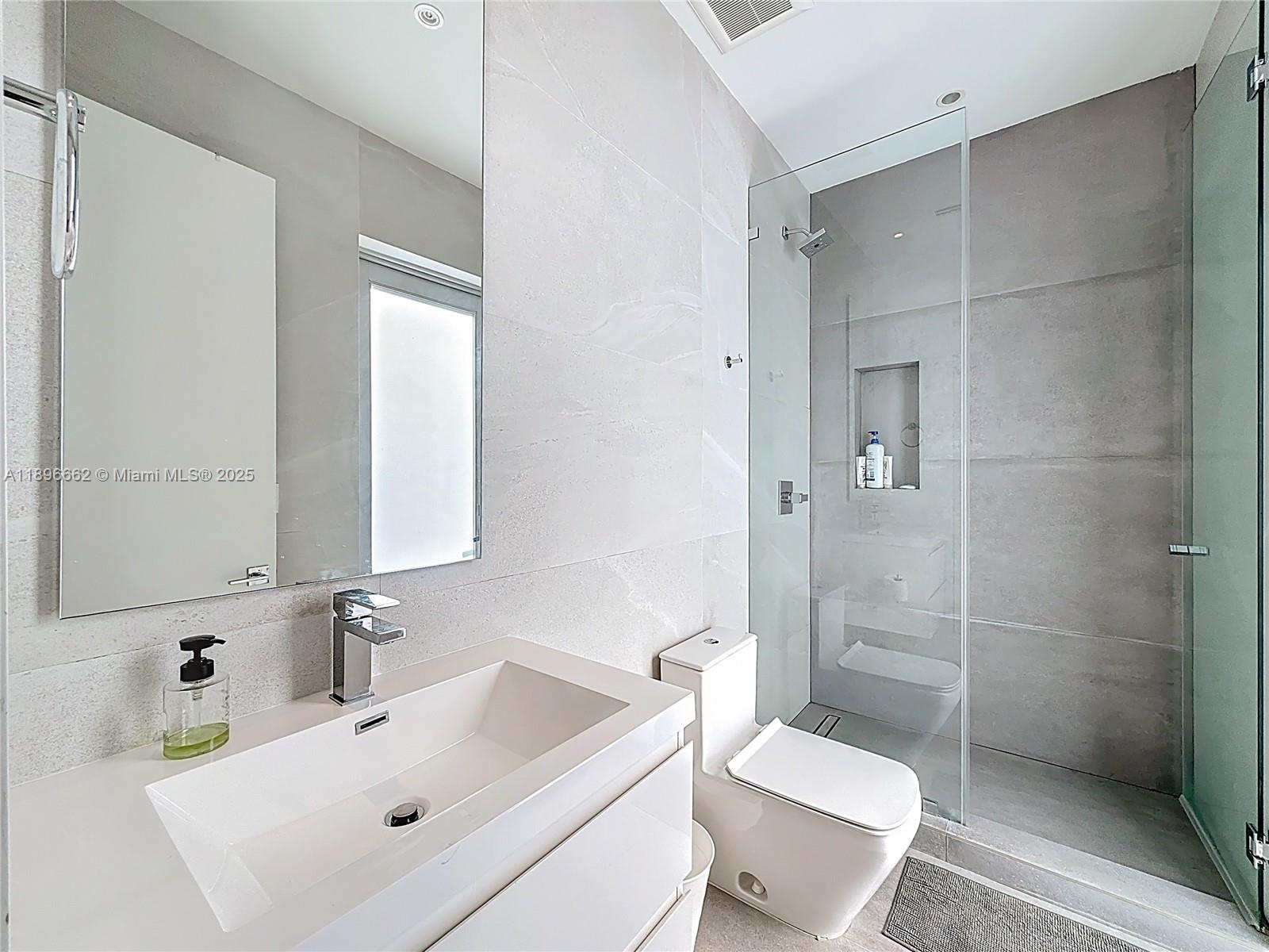 TROPICAL ISLE HOMES SUB - Residential