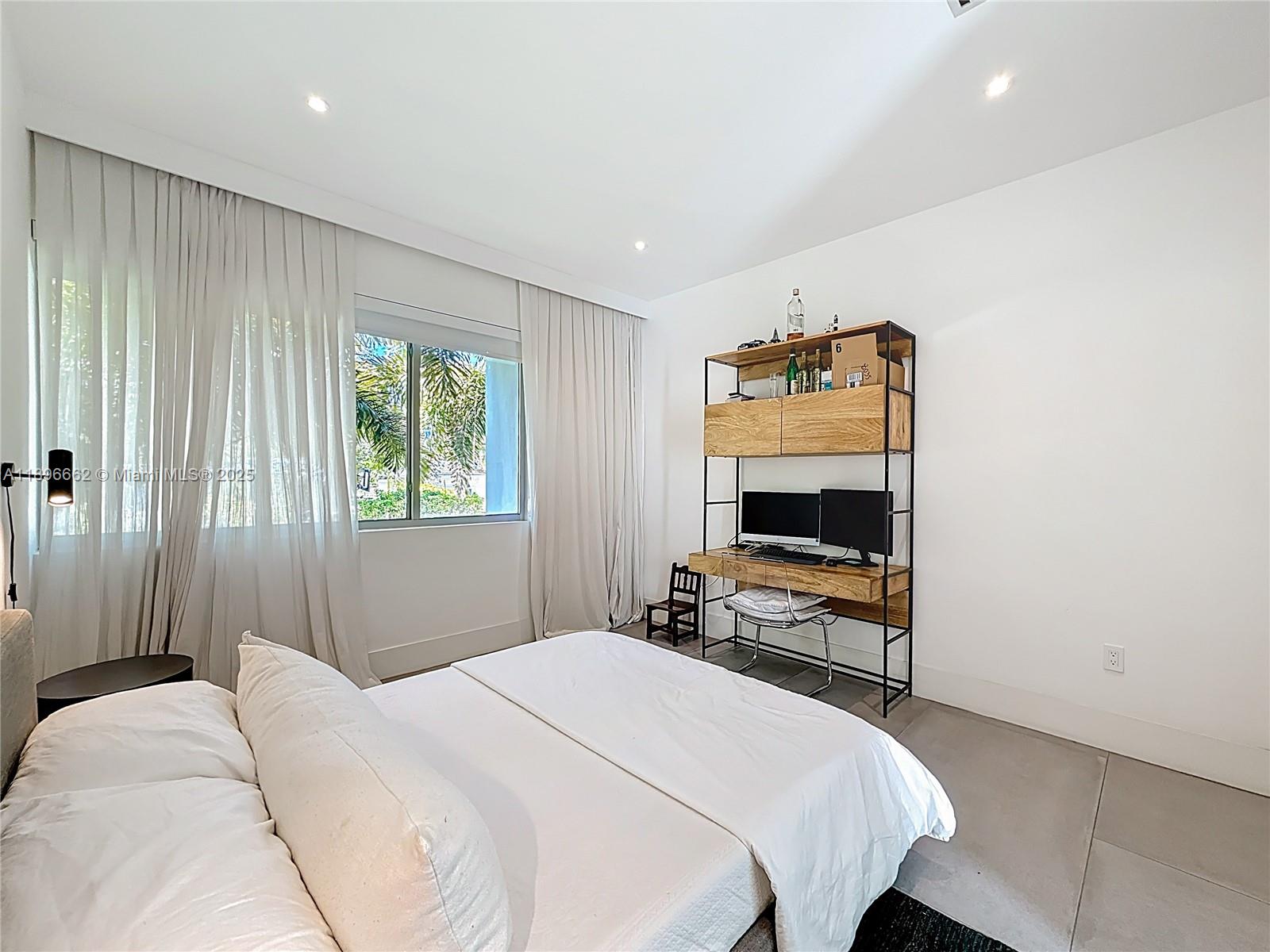 TROPICAL ISLE HOMES SUB - Residential