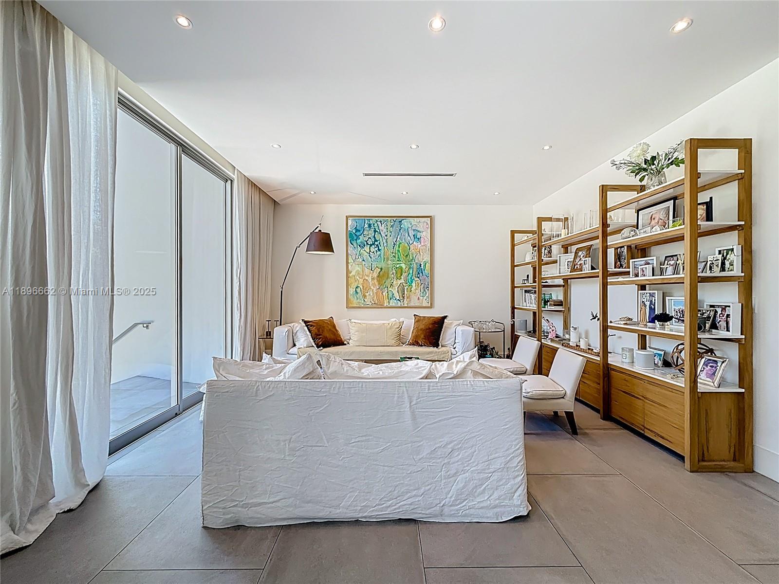 TROPICAL ISLE HOMES SUB - Residential