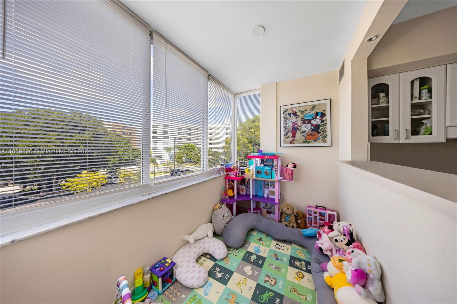 CARIBBEAN BREEZE CONDO - Residential