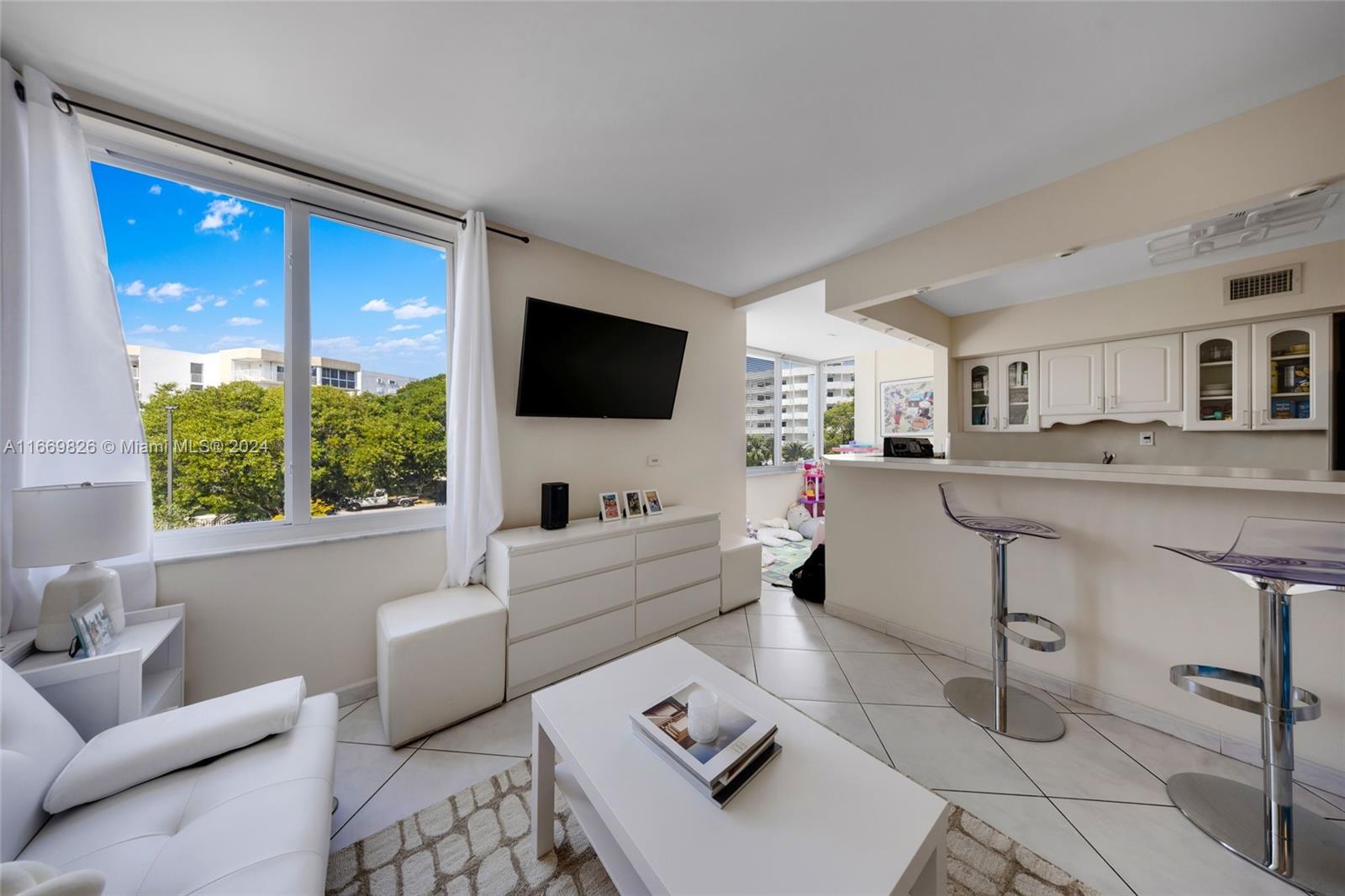 CARIBBEAN BREEZE CONDO - Residential