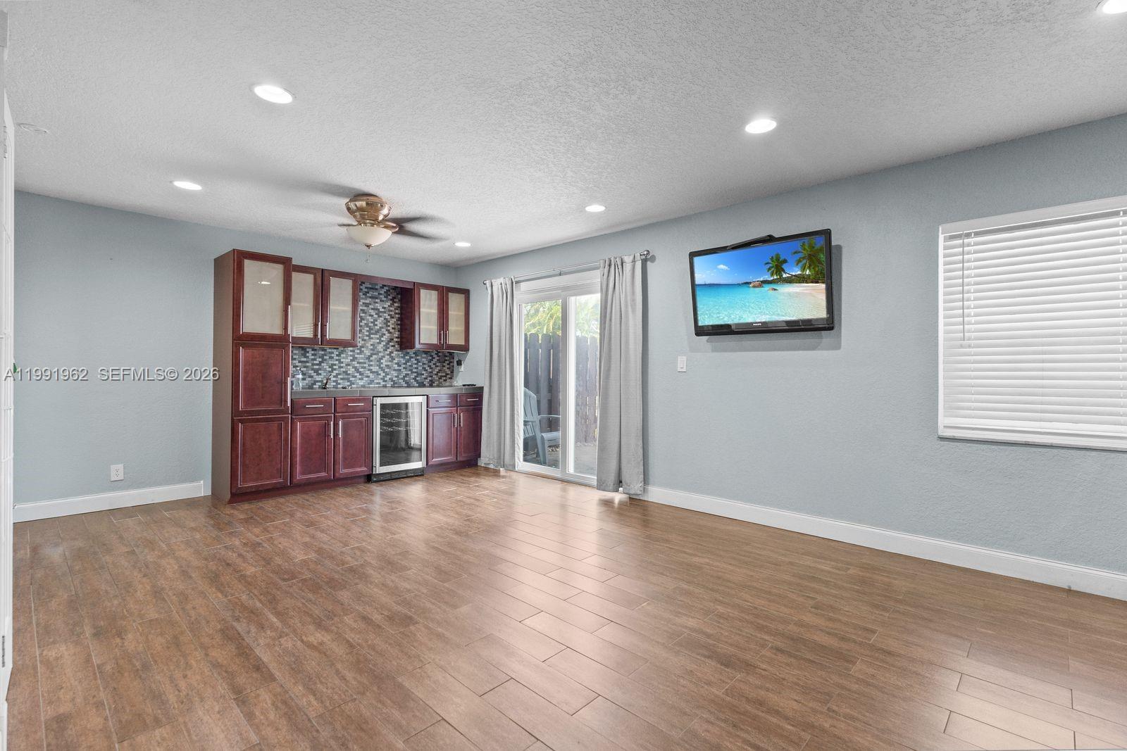 ARROWHEAD GOLF & TENNIS C - Residential Lease