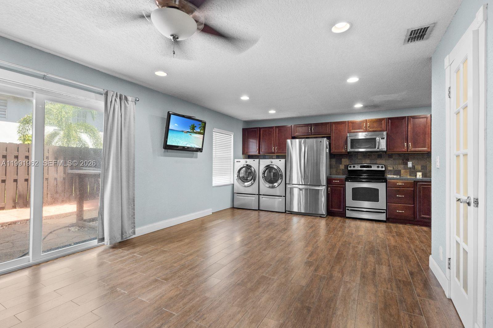 ARROWHEAD GOLF & TENNIS C - Residential Lease