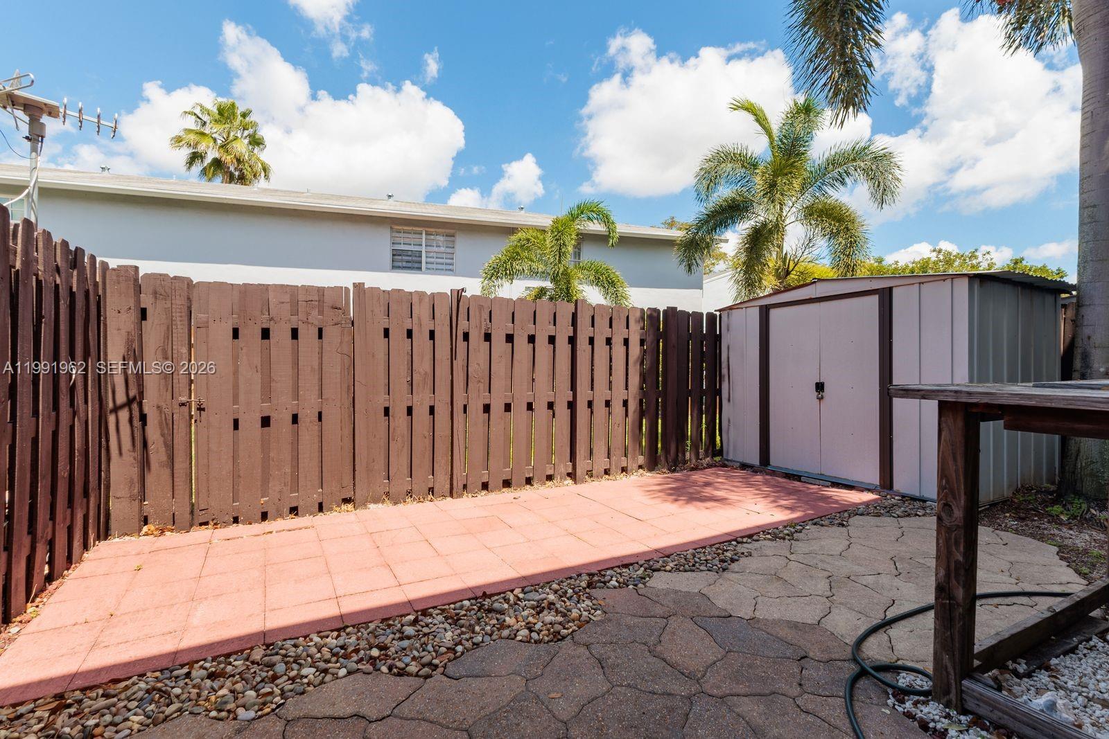 ARROWHEAD GOLF & TENNIS C - Residential Lease