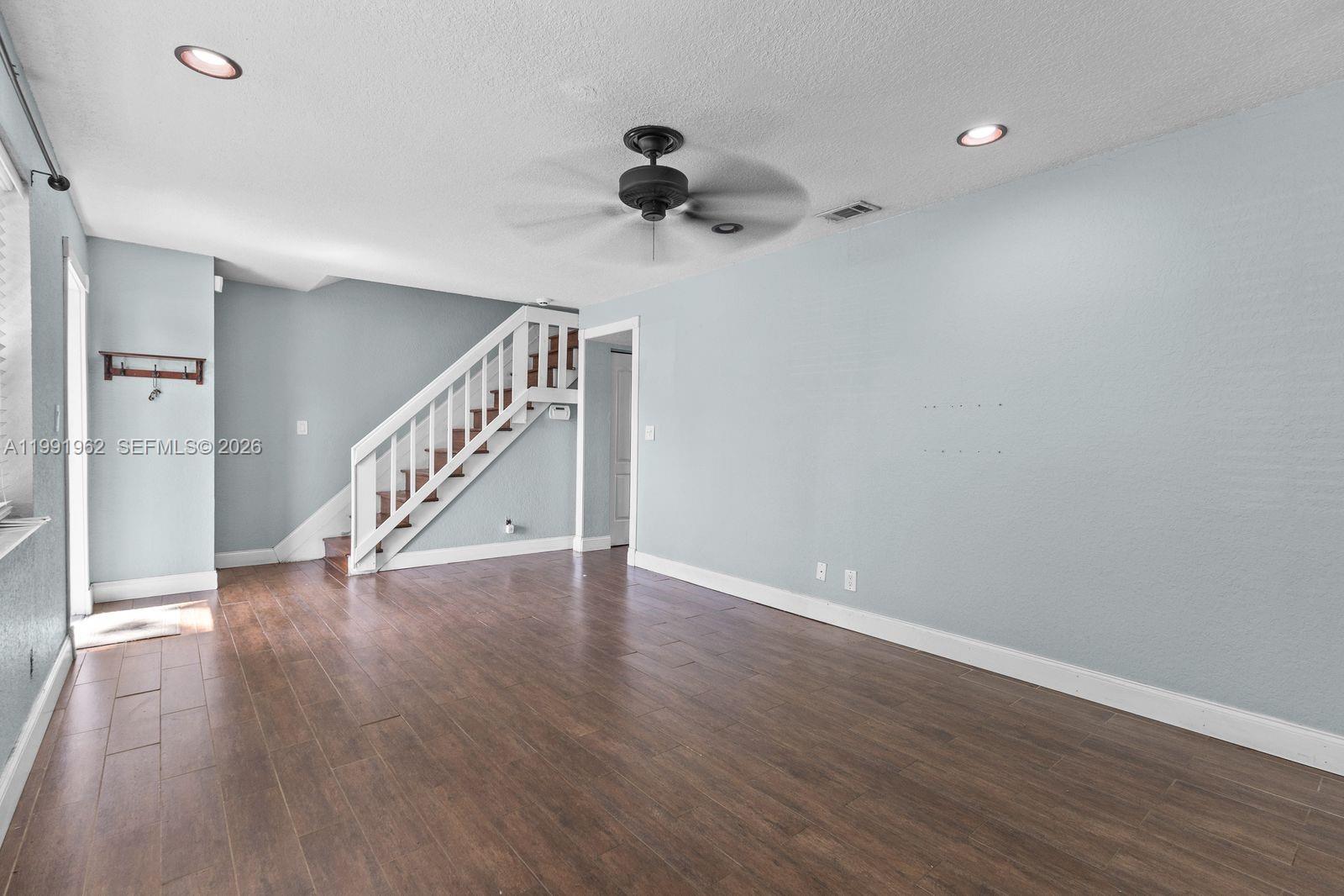 ARROWHEAD GOLF & TENNIS C - Residential Lease