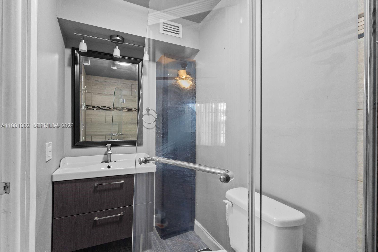 ARROWHEAD GOLF & TENNIS C - Residential Lease