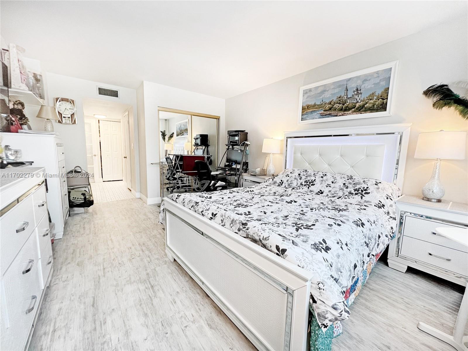 ADMIRALS PORT CONDO-EAST - Residential