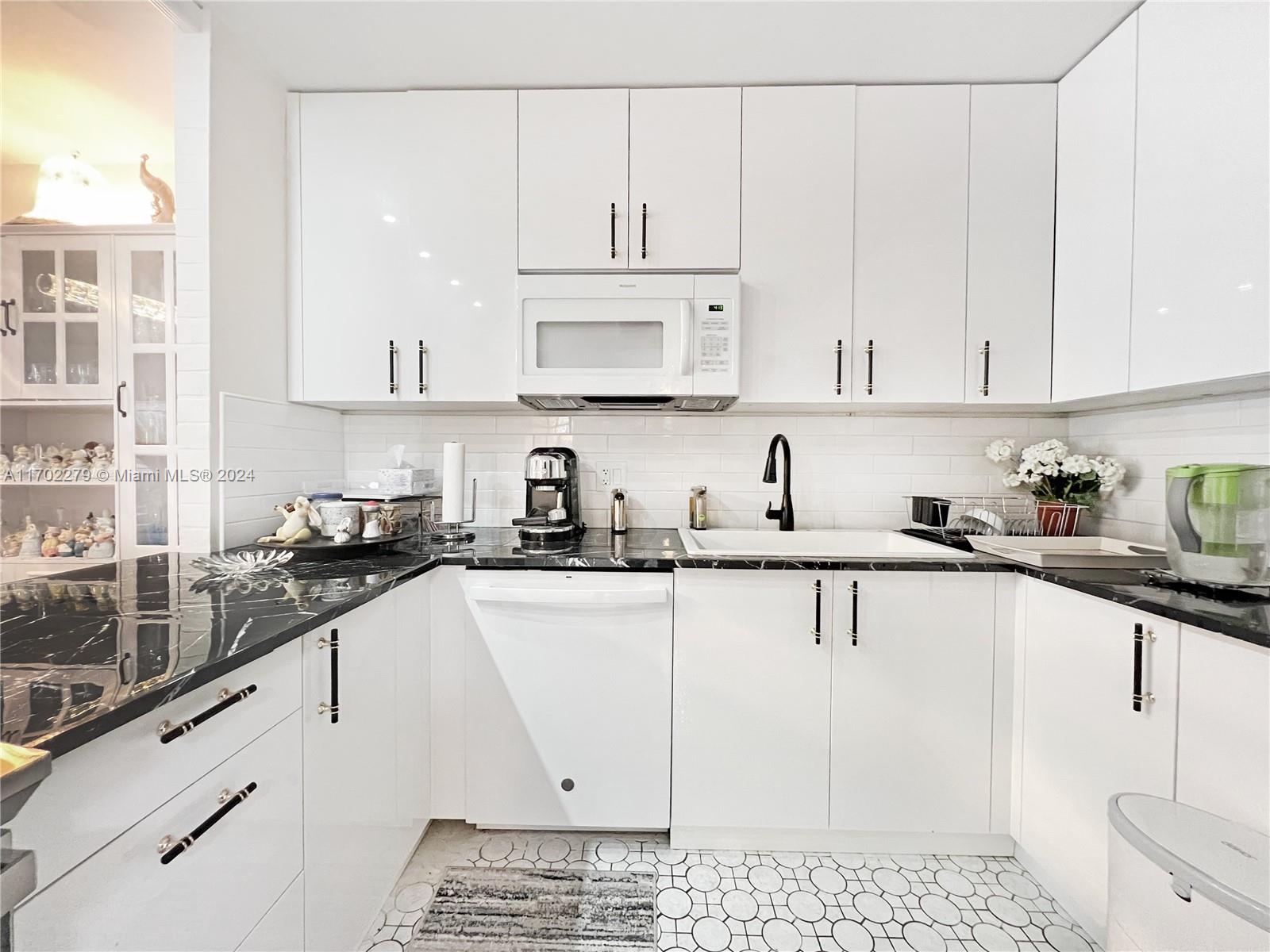 ADMIRALS PORT CONDO-EAST - Residential
