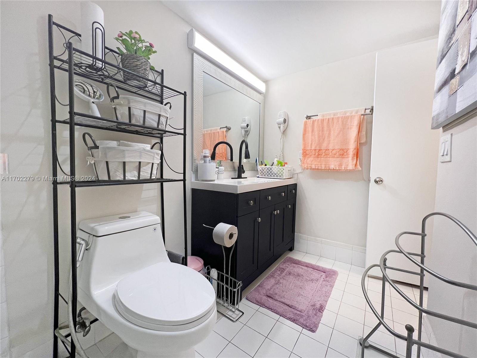 ADMIRALS PORT CONDO-EAST - Residential
