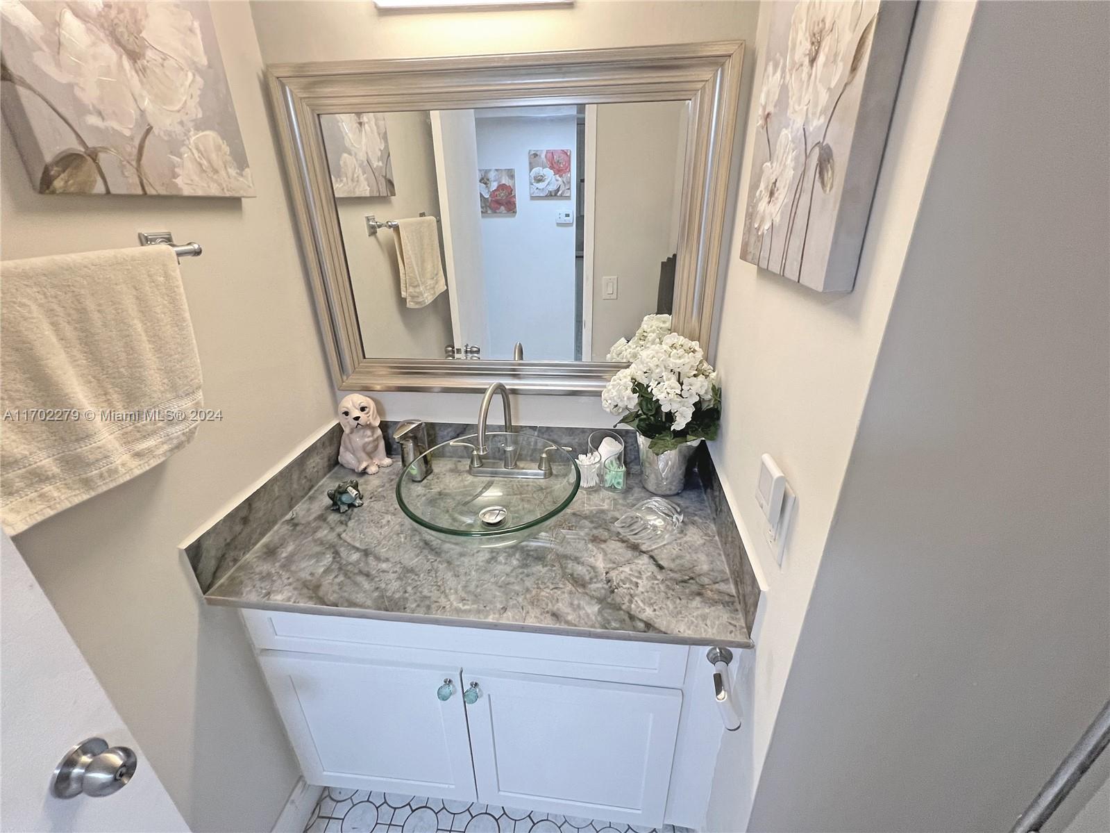 ADMIRALS PORT CONDO-EAST - Residential