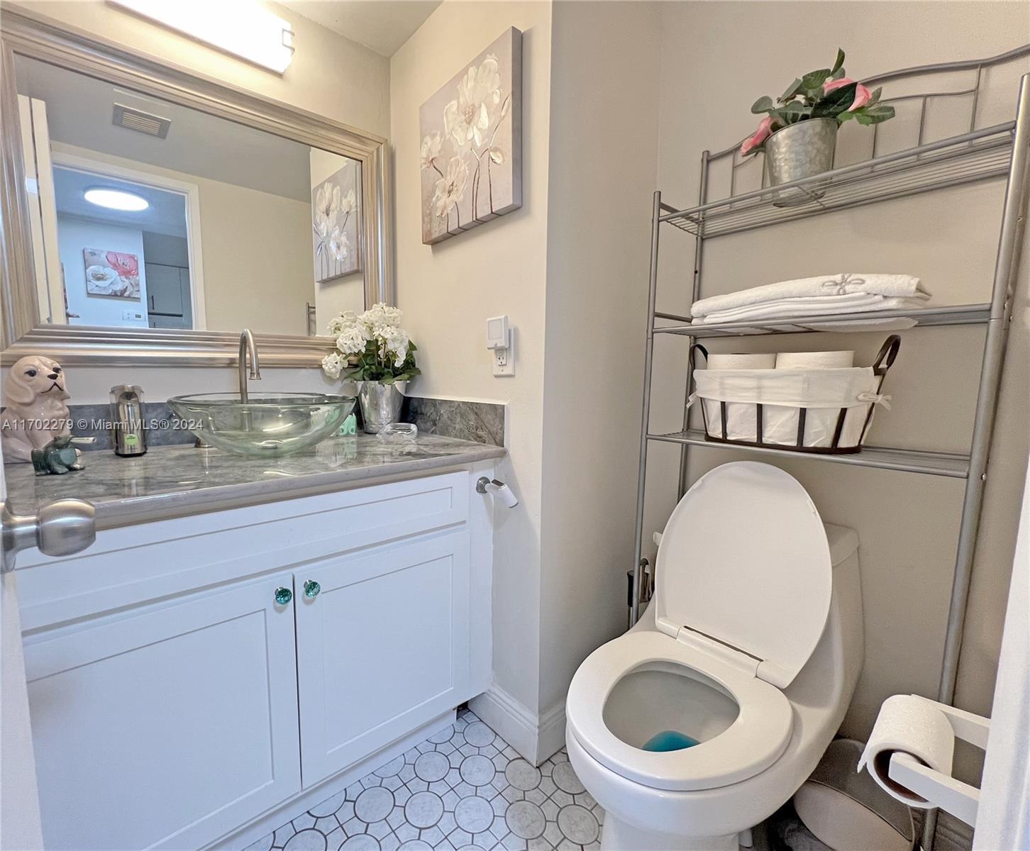 ADMIRALS PORT CONDO-EAST - Residential