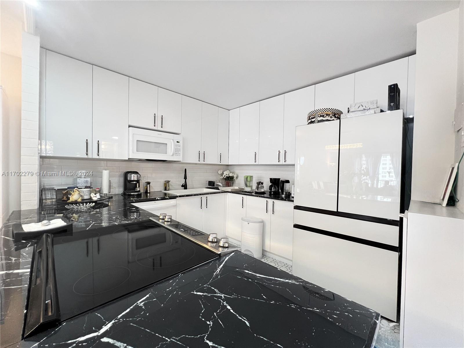 ADMIRALS PORT CONDO-EAST - Residential