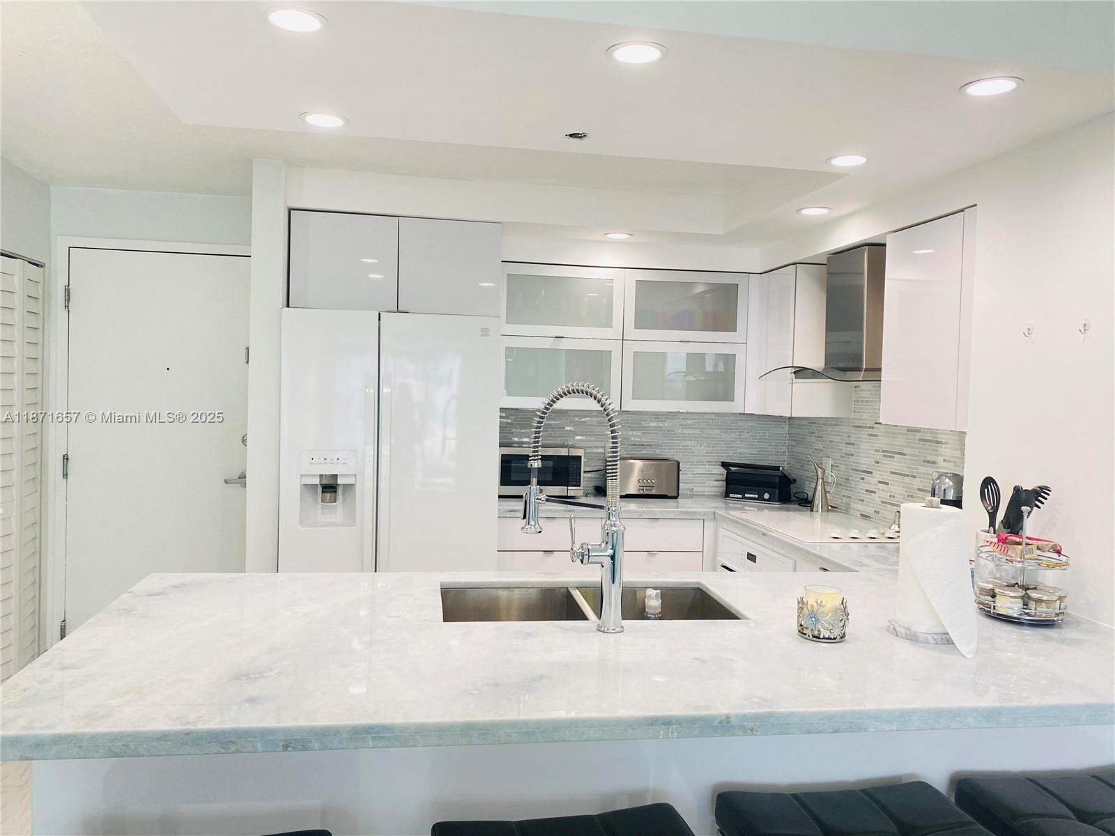 6917 Collins Ave 1205