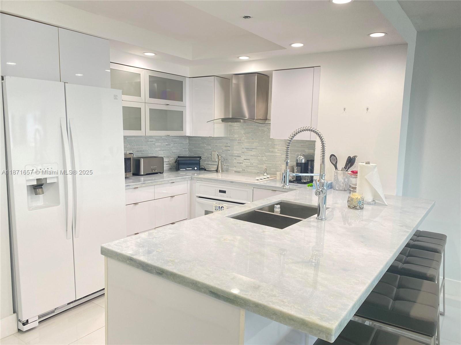 6917 Collins Ave 1205