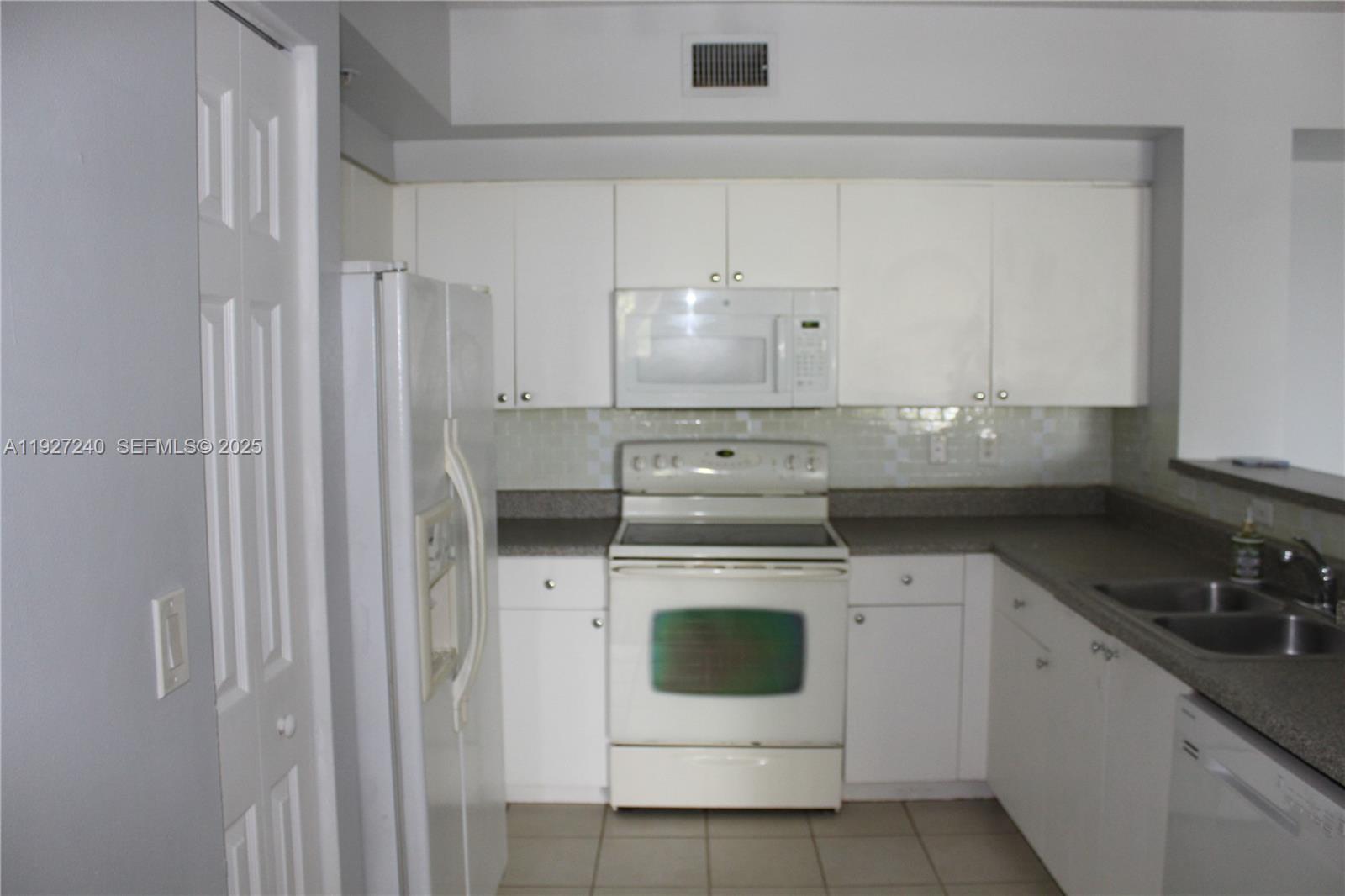 EL-AD RESIDENCES AT MIRAM - Residential Lease