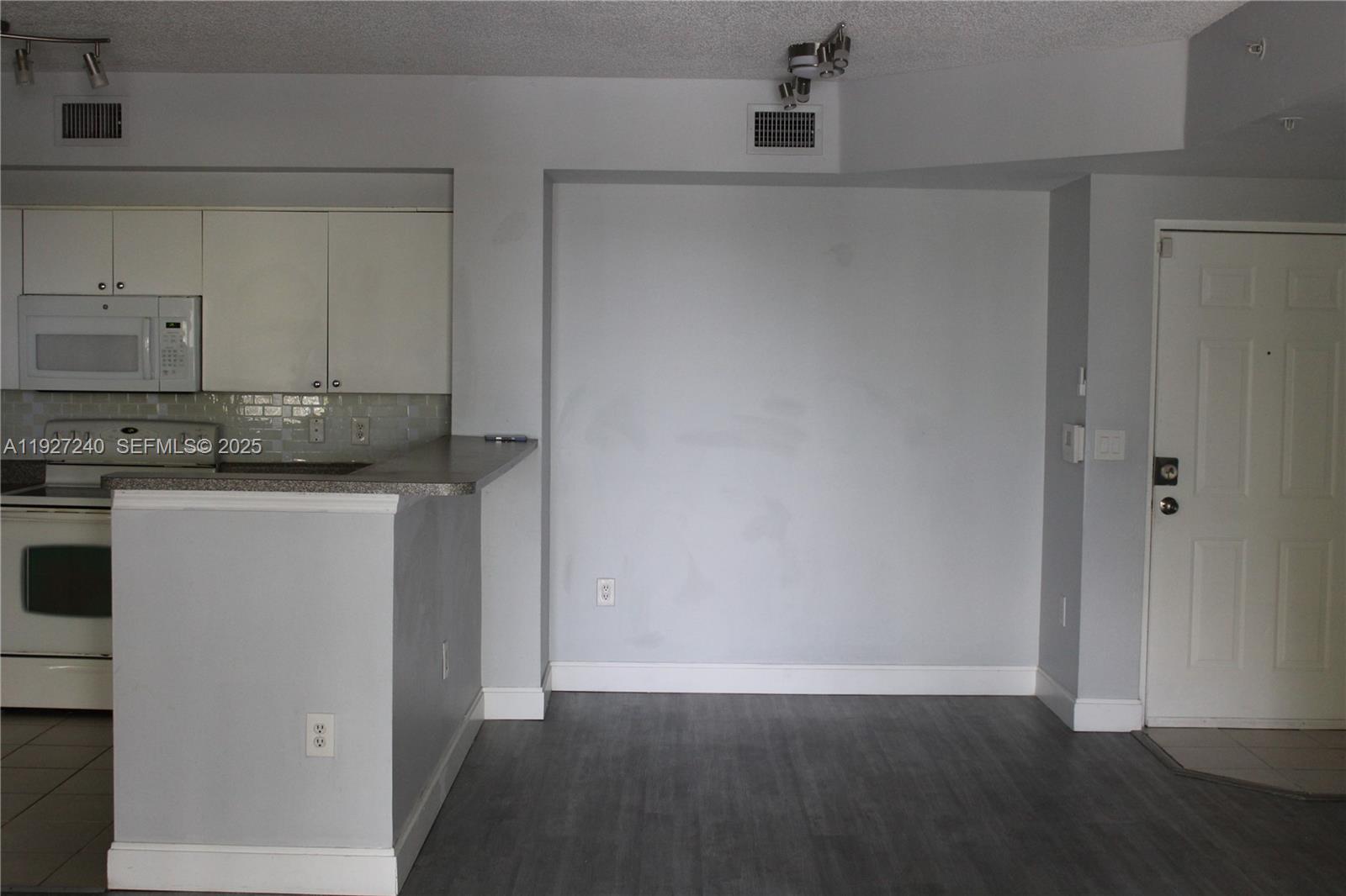 EL-AD RESIDENCES AT MIRAM - Residential Lease