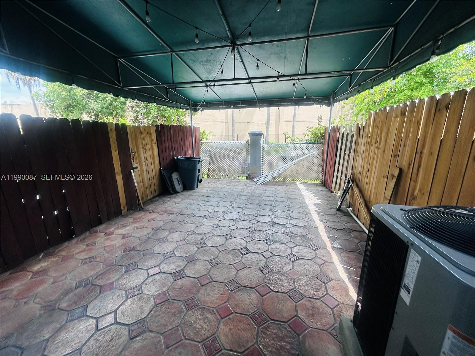 LES JARDINS CONDO - Residential Lease