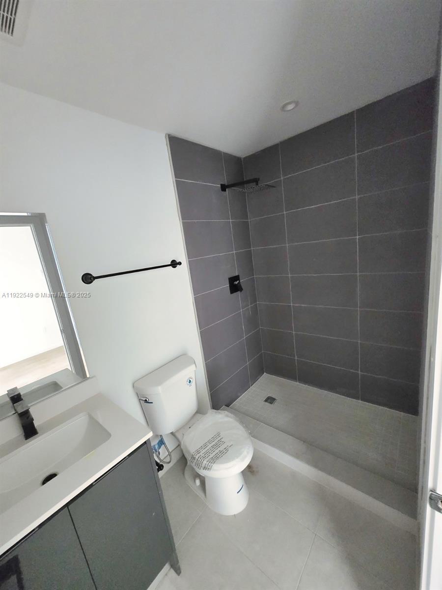 DE LEON PARK - Residential Lease