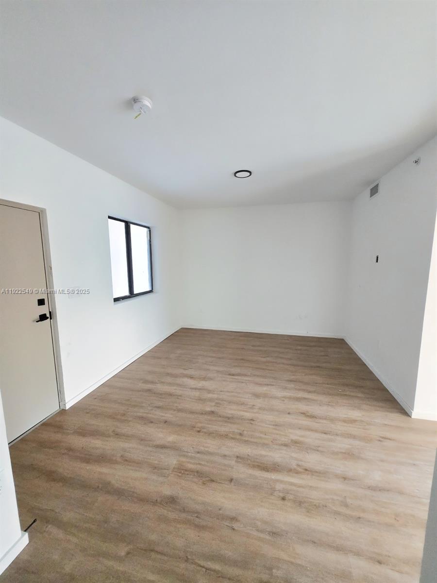 DE LEON PARK - Residential Lease