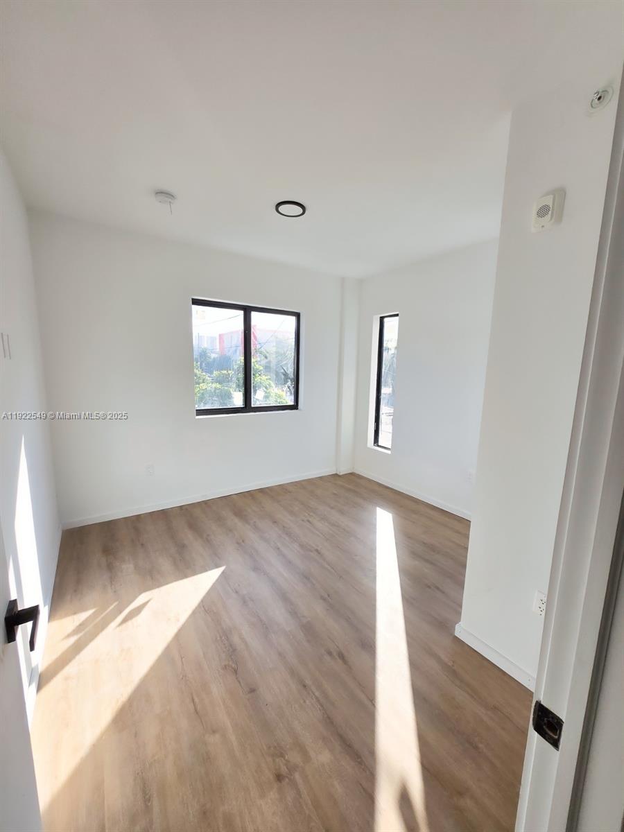 DE LEON PARK - Residential Lease