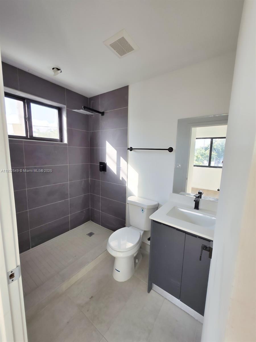 DE LEON PARK - Residential Lease