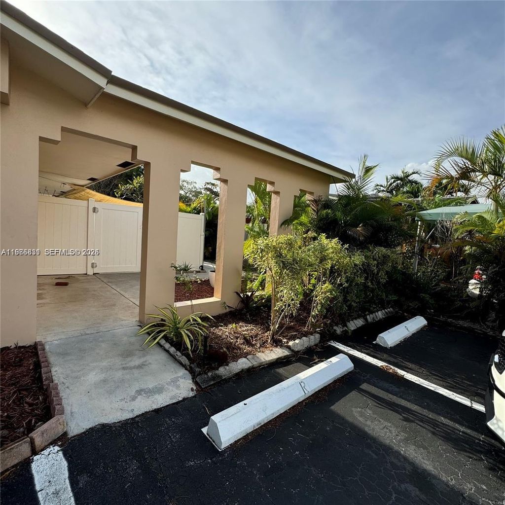 Photo of 590 NE 20th St #2, Wilton Manors, FL 33305 (MLS # A11986831)