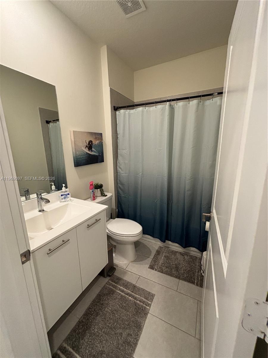 DOWNTOWN DORAL SOUTH PHAS - Residential Lease