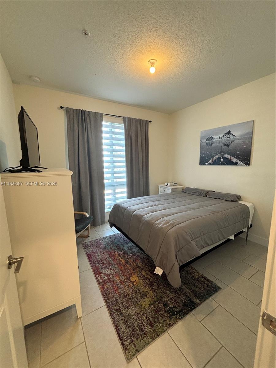 DOWNTOWN DORAL SOUTH PHAS - Residential Lease