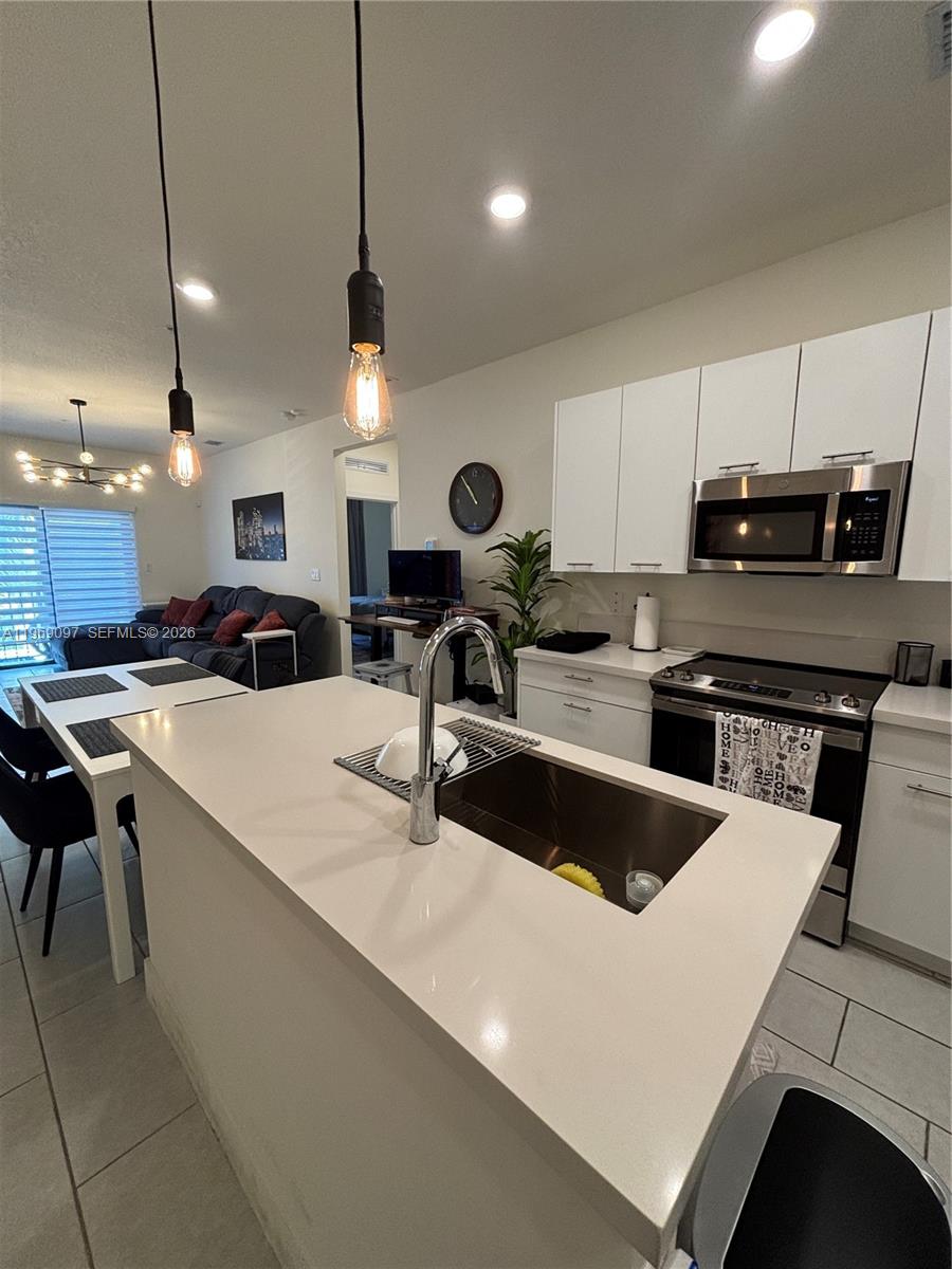 DOWNTOWN DORAL SOUTH PHAS - Residential Lease