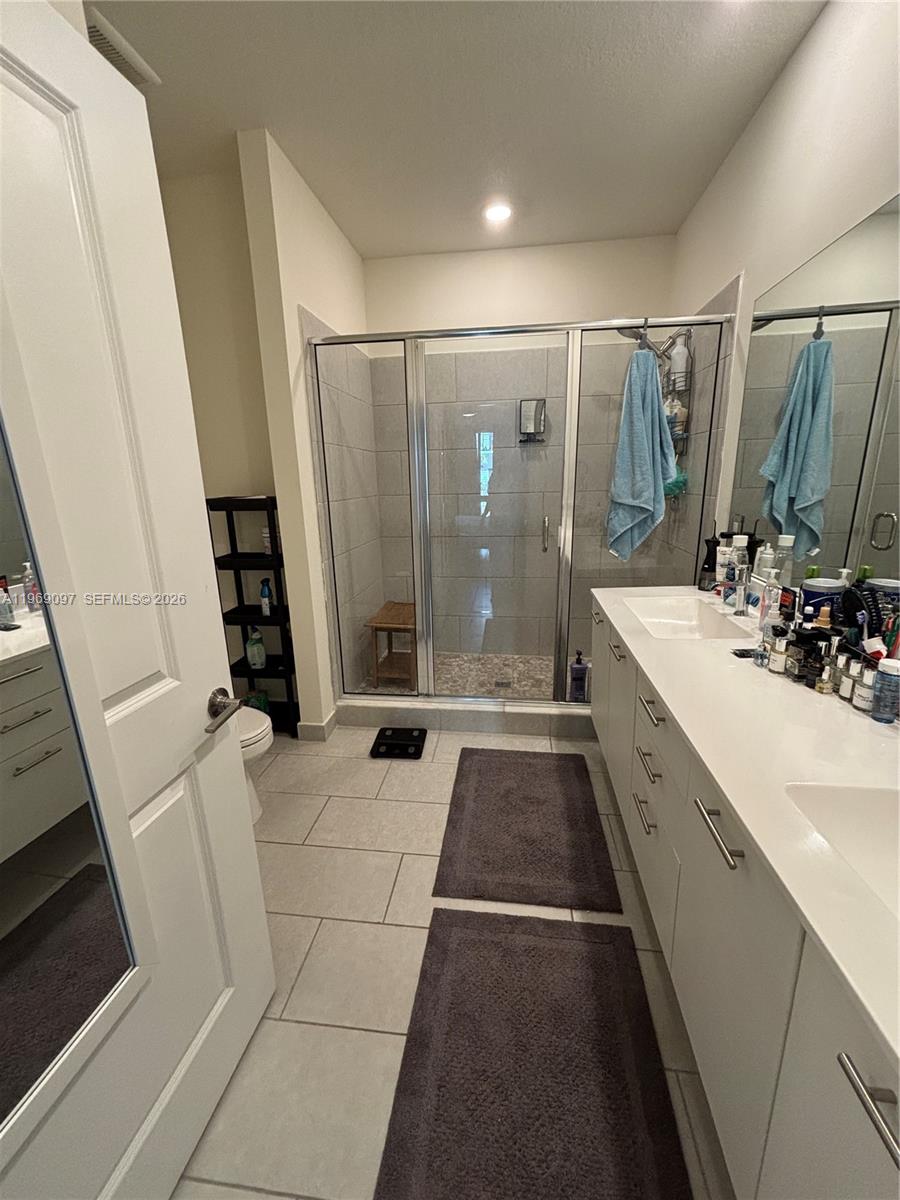 DOWNTOWN DORAL SOUTH PHAS - Residential Lease