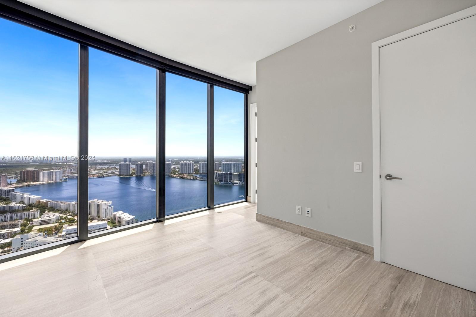 18555 COLLINS AVENUE COND - Residential