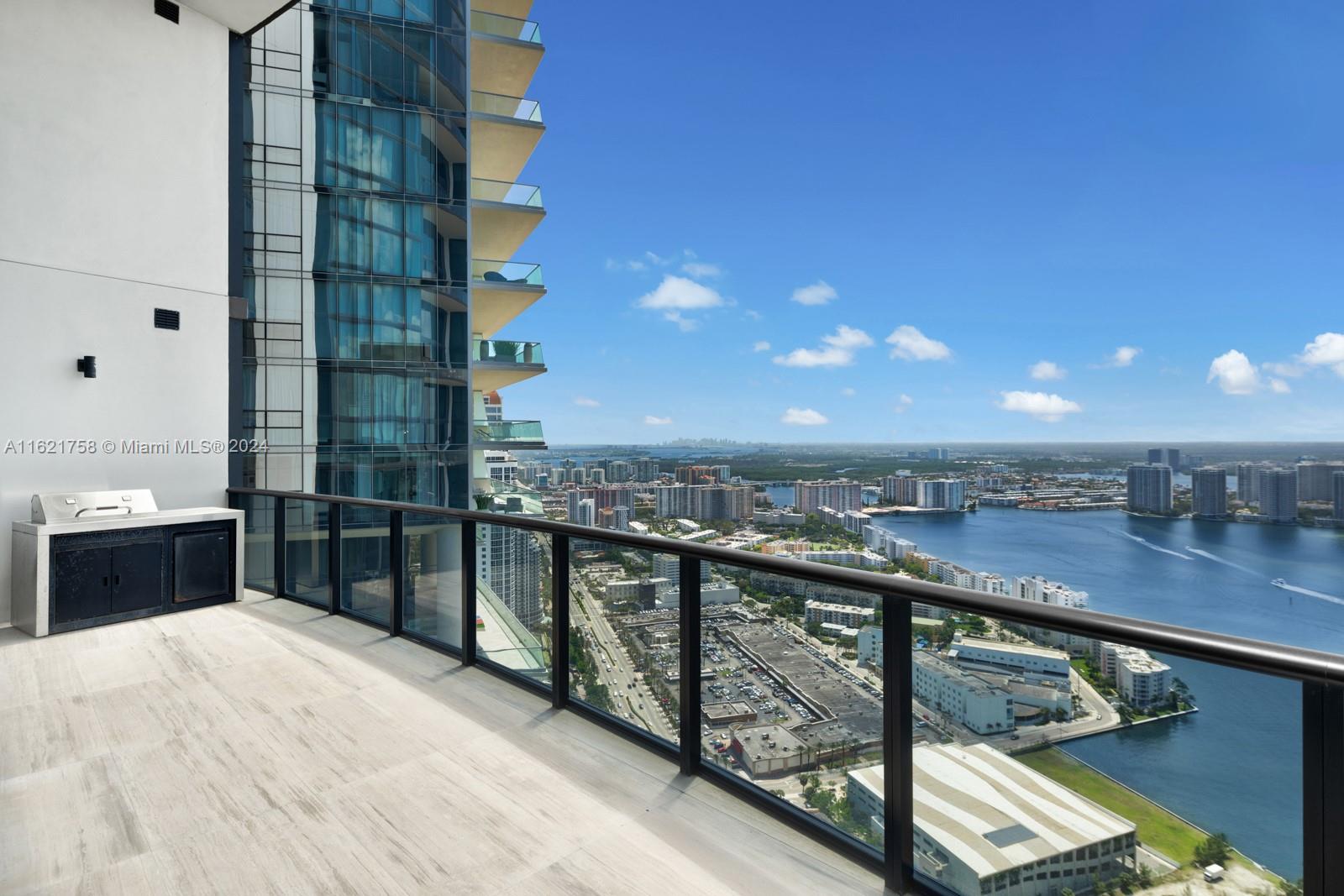 18555 COLLINS AVENUE COND - Residential