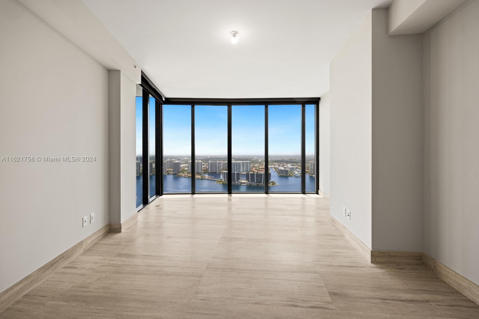 18555 COLLINS AVENUE COND - Residential