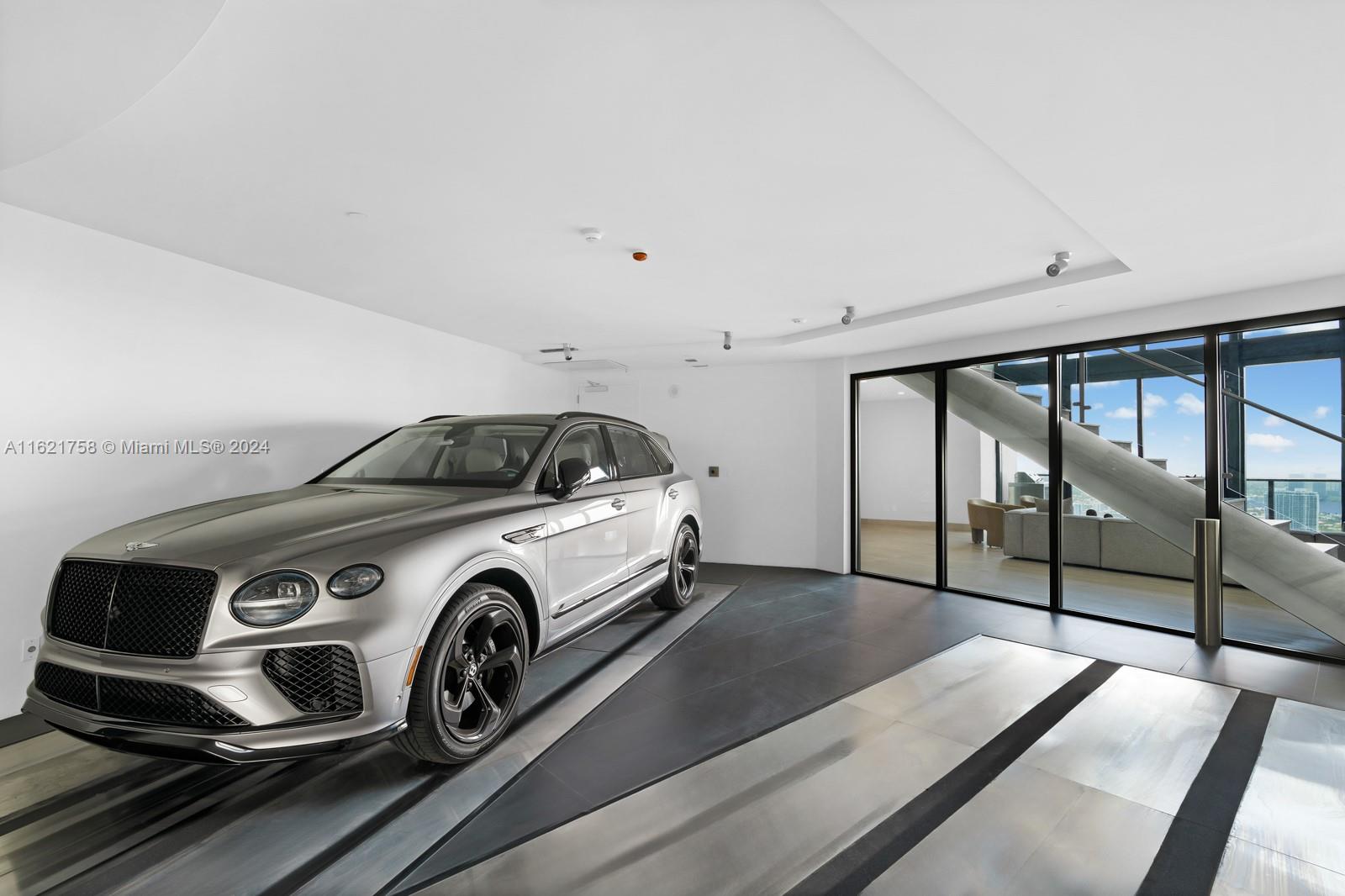 18555 COLLINS AVENUE COND - Residential