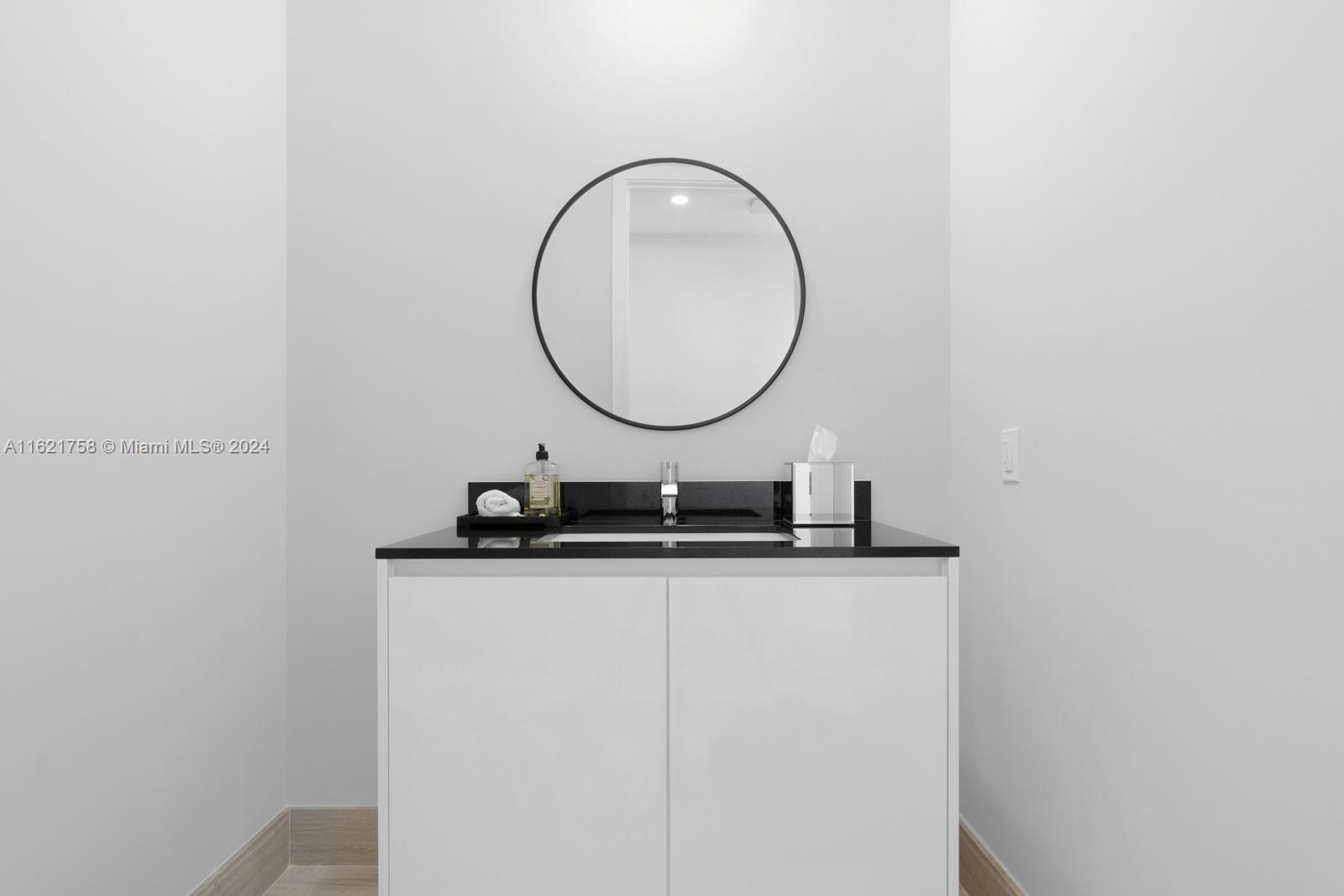 18555 COLLINS AVENUE COND - Residential