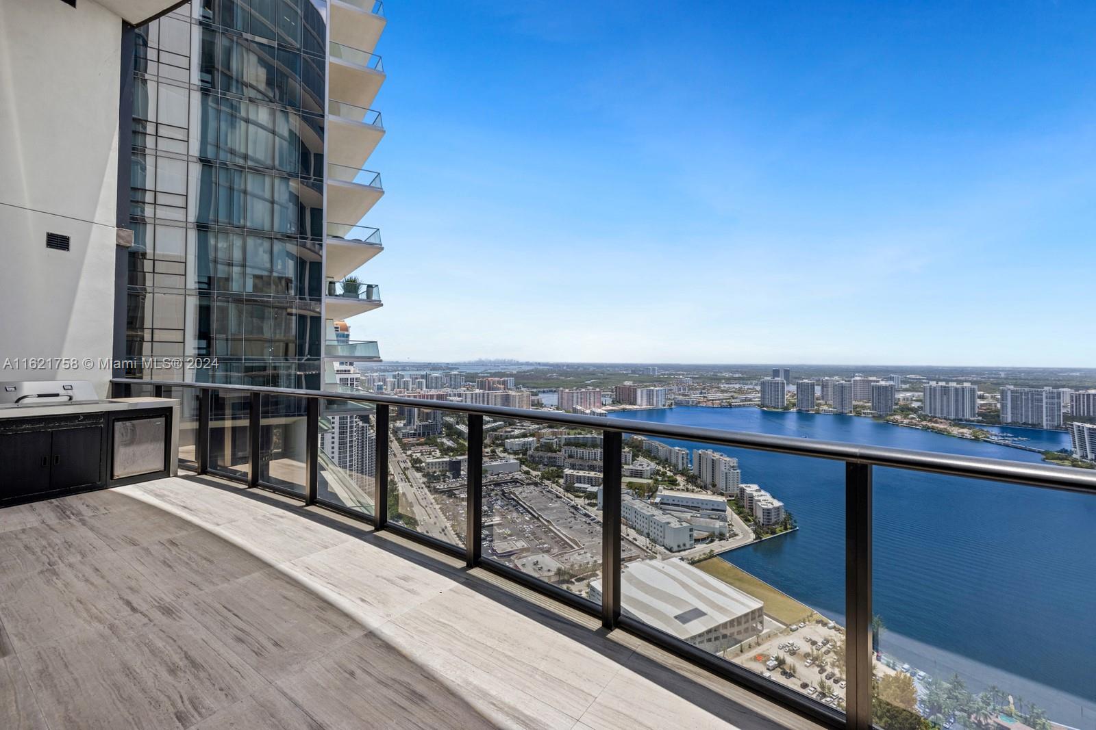 18555 COLLINS AVENUE COND - Residential