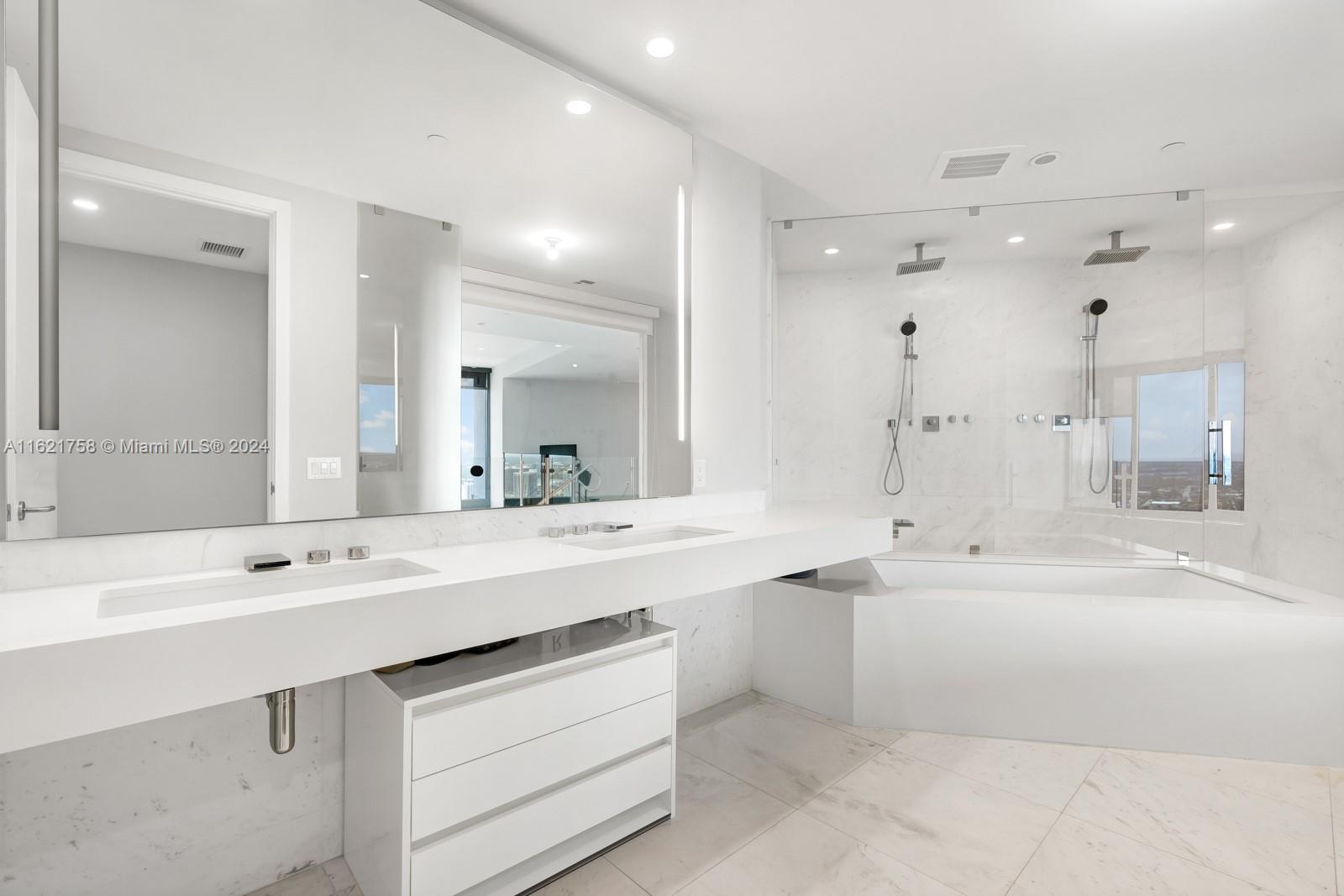 18555 COLLINS AVENUE COND - Residential