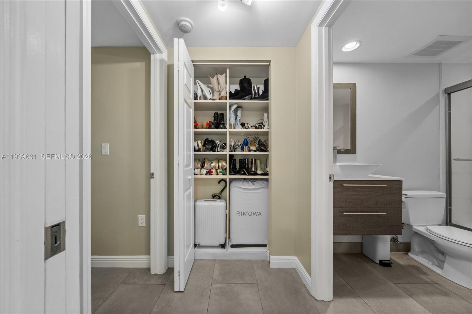 DUO CONDOMINIUM EAST - Residential