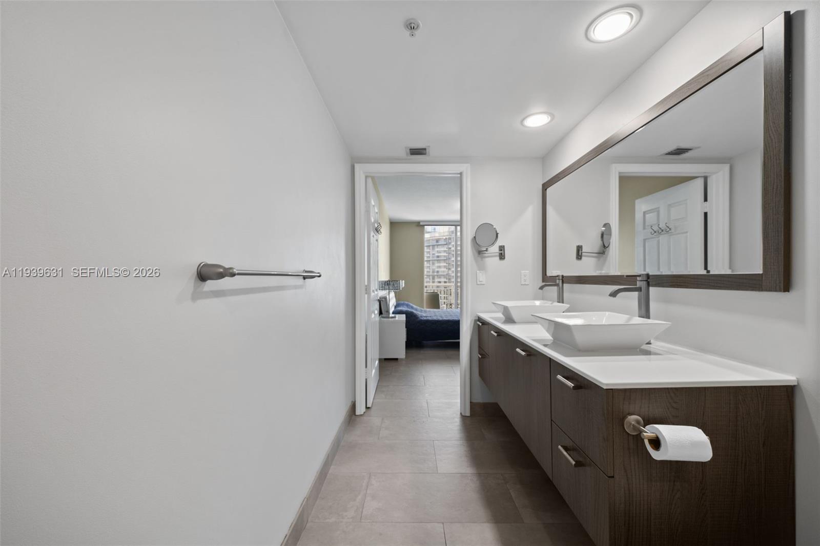 DUO CONDOMINIUM EAST - Residential