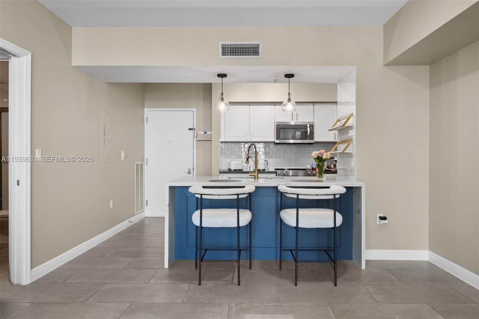 DUO CONDOMINIUM EAST - Residential