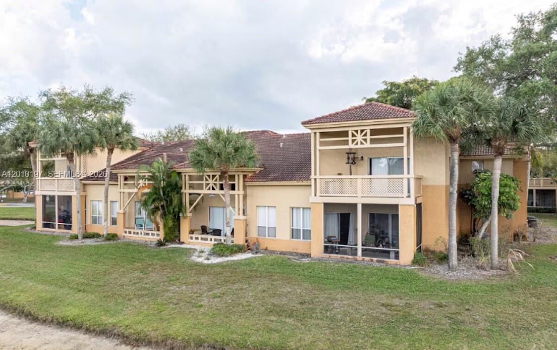 4767 Via Palm Lks 204