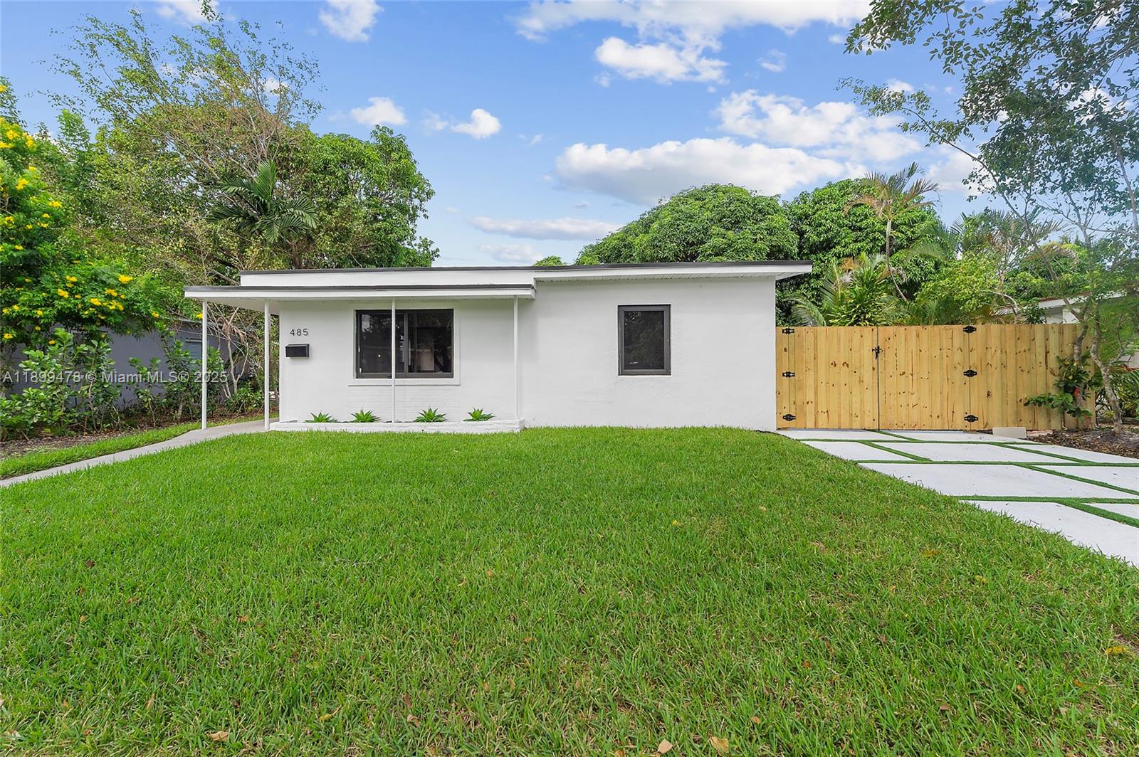 RIVERA MANOR - Residential